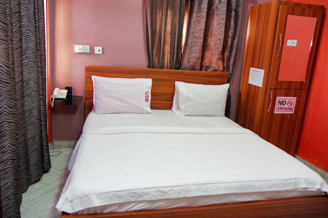 Hilton View Hotel Ogbodjo Екстер'єр фото