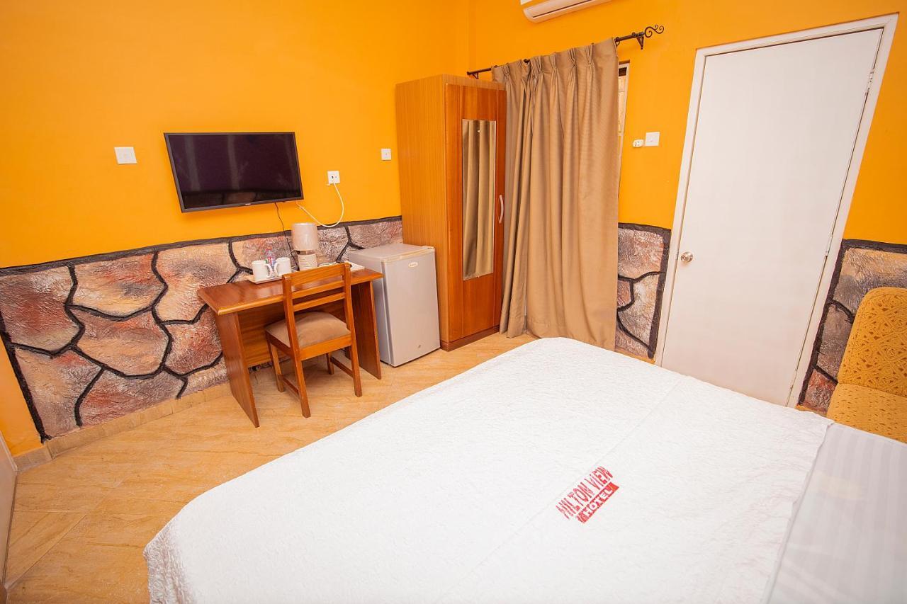 Hilton View Hotel Ogbodjo Екстер'єр фото