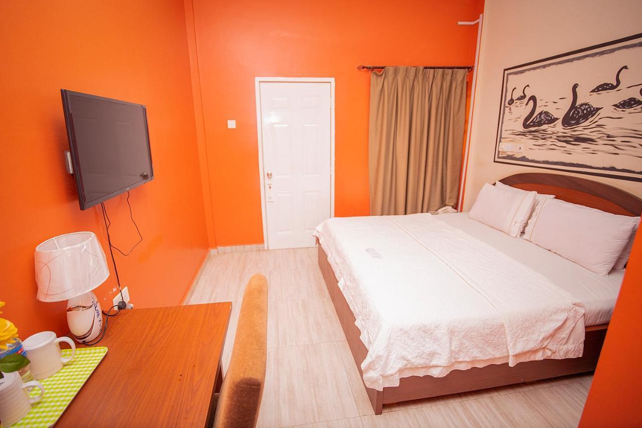 Hilton View Hotel Ogbodjo Екстер'єр фото