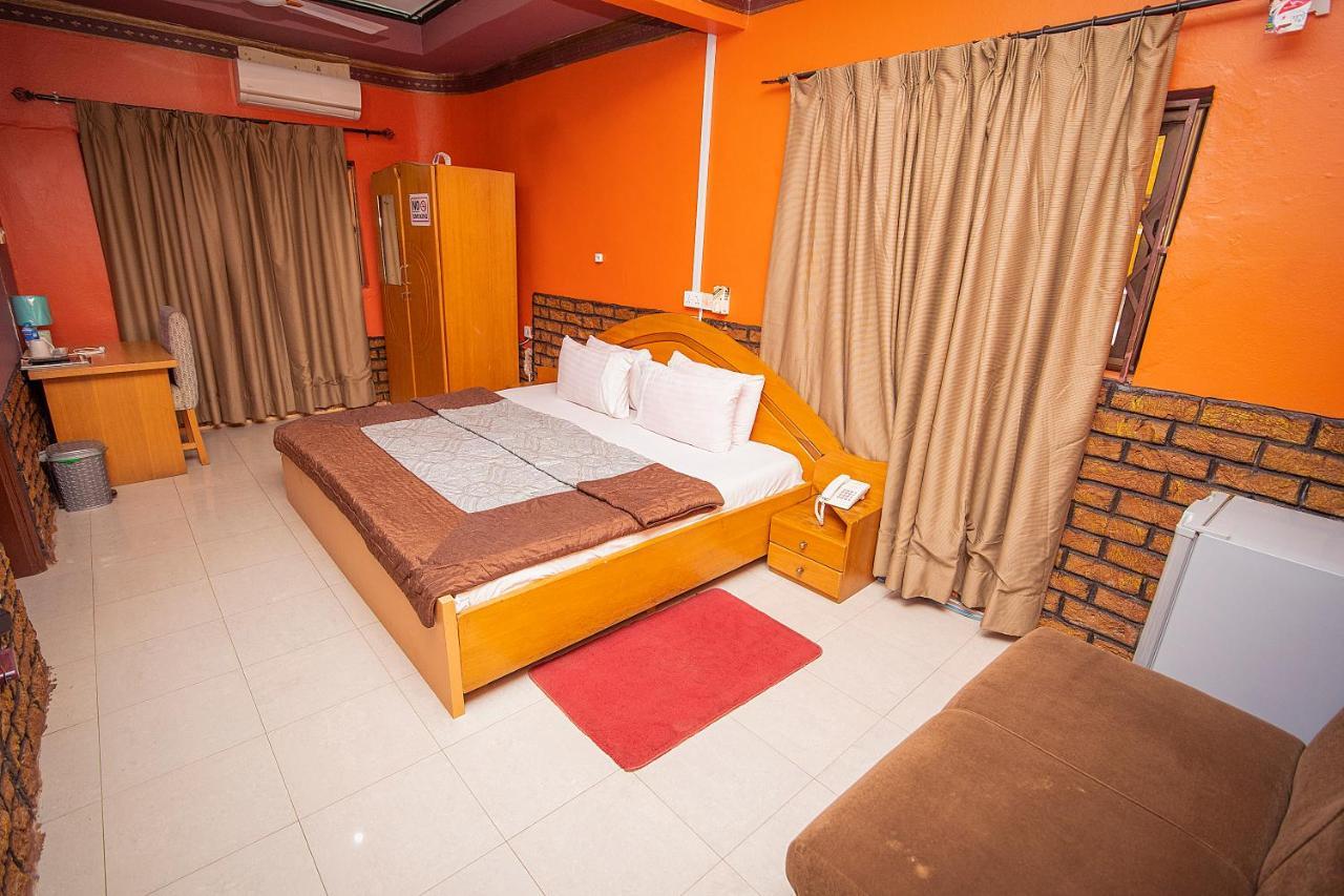 Hilton View Hotel Ogbodjo Екстер'єр фото