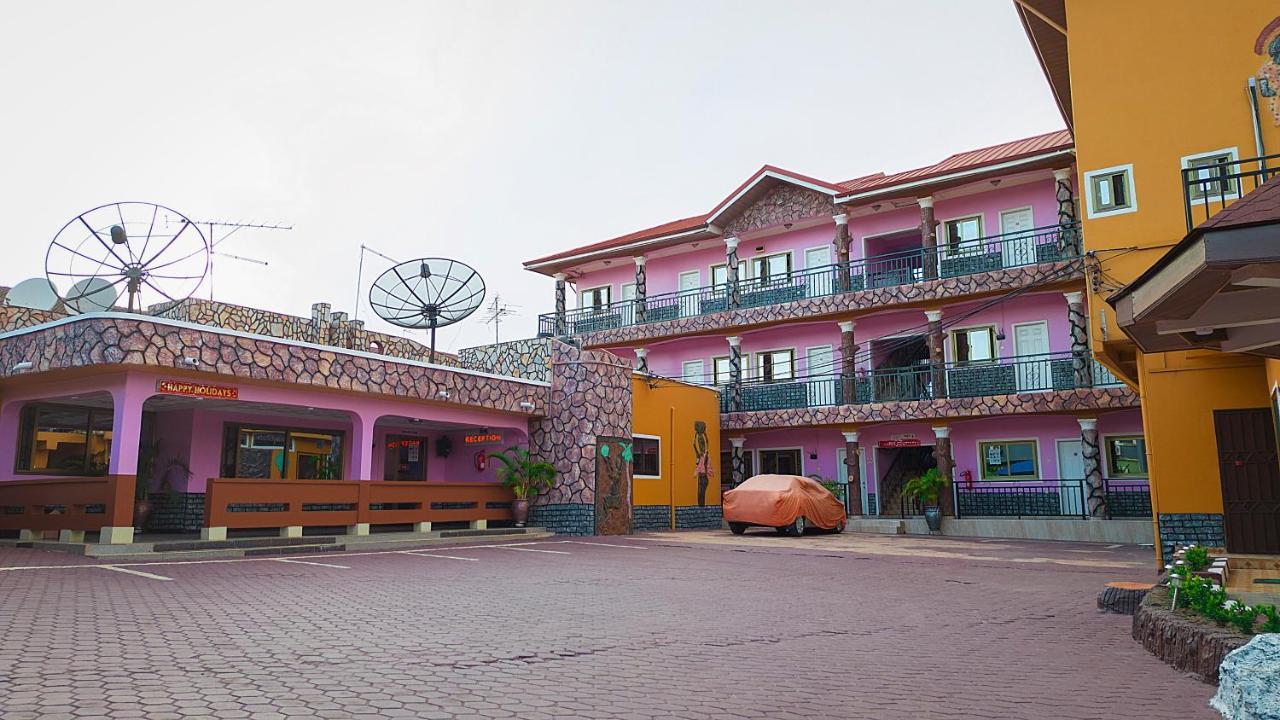 Hilton View Hotel Ogbodjo Екстер'єр фото