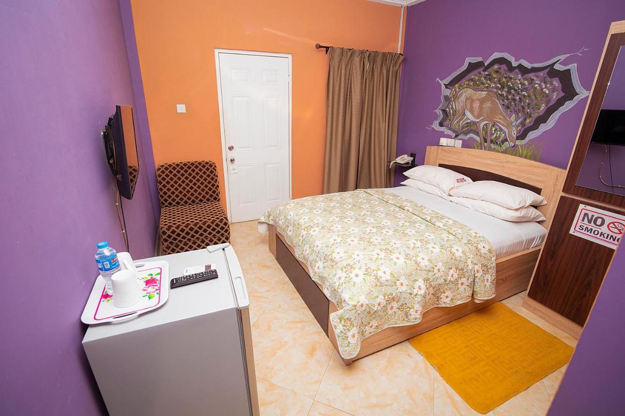 Hilton View Hotel Ogbodjo Екстер'єр фото