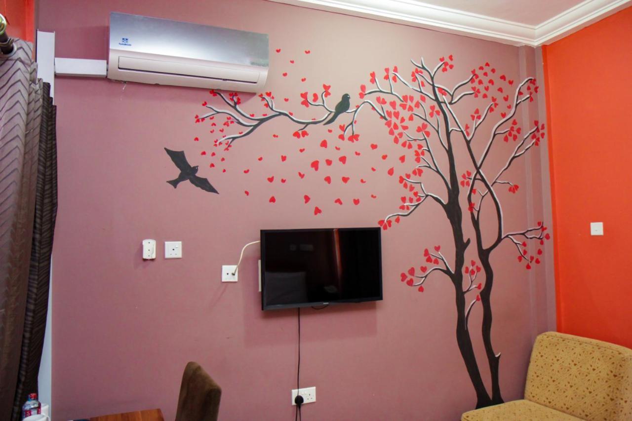 Hilton View Hotel Ogbodjo Екстер'єр фото