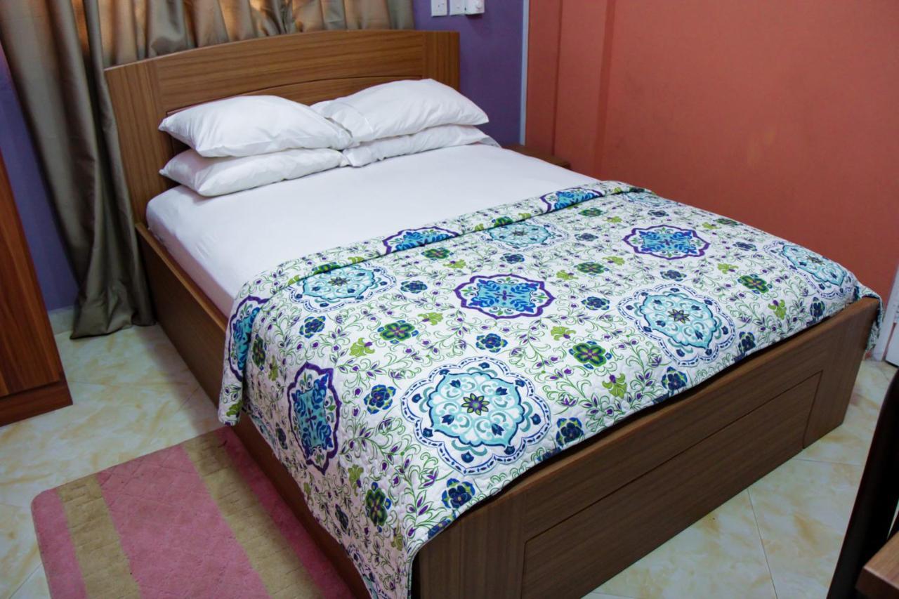 Hilton View Hotel Ogbodjo Екстер'єр фото