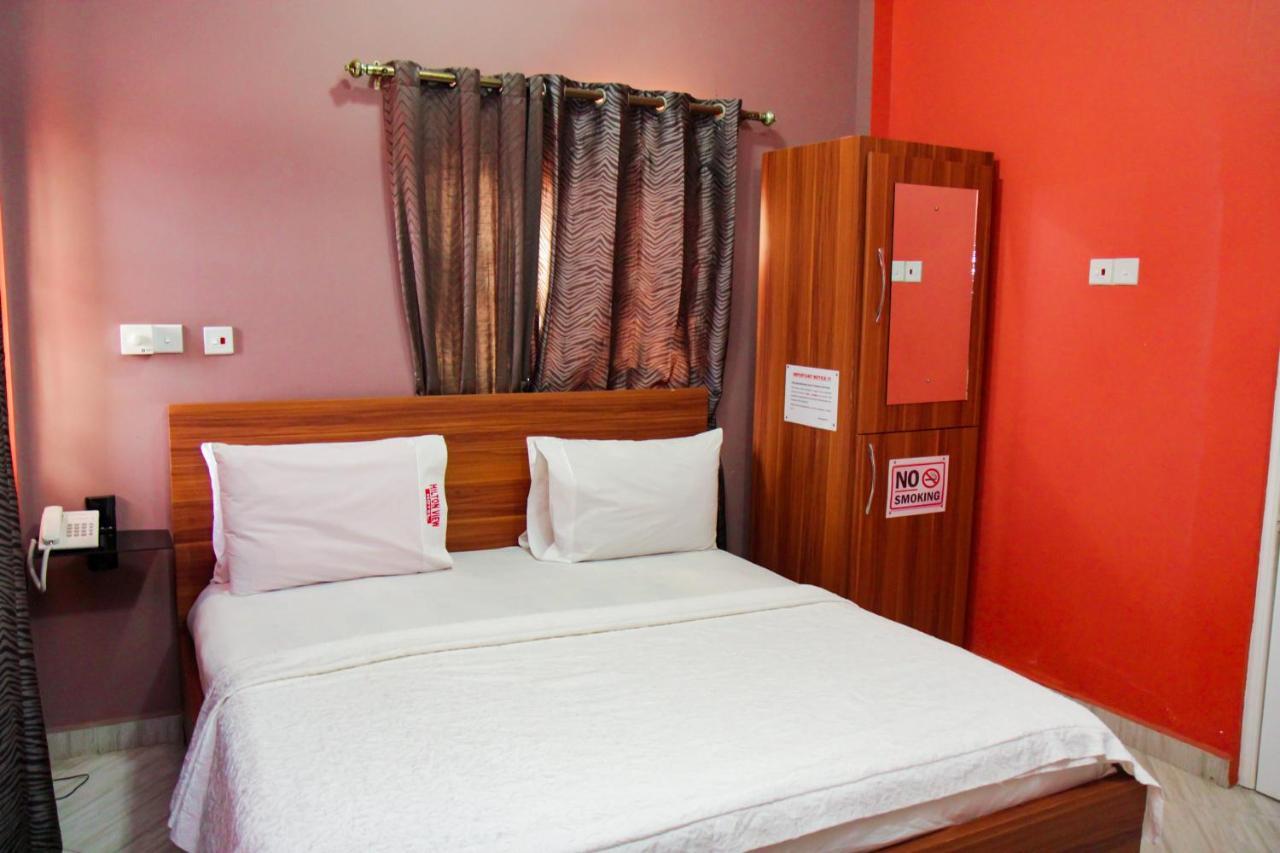 Hilton View Hotel Ogbodjo Екстер'єр фото