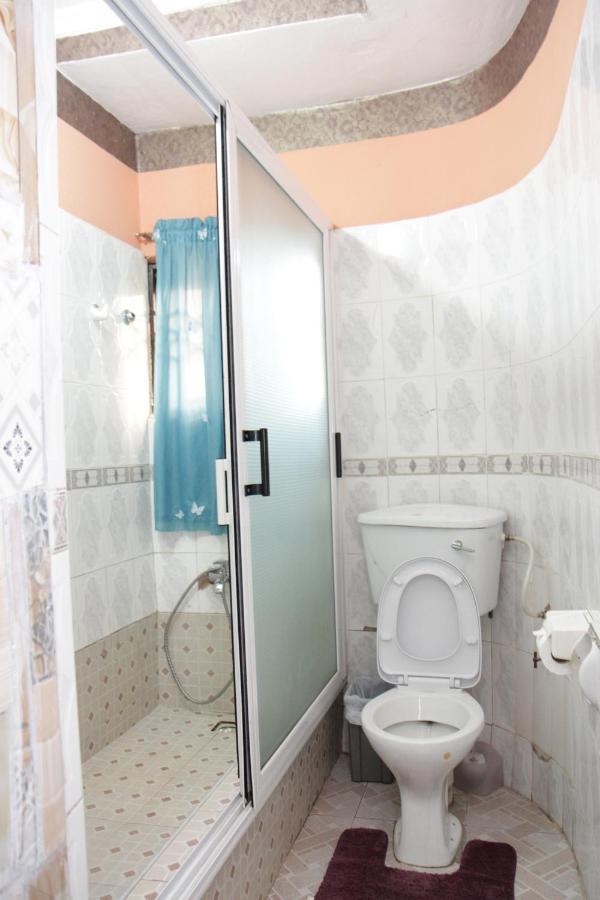 Hilton View Hotel Ogbodjo Екстер'єр фото