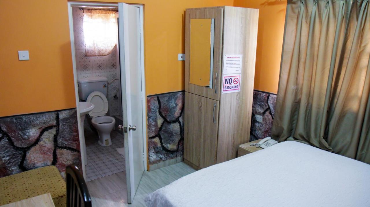 Hilton View Hotel Ogbodjo Екстер'єр фото