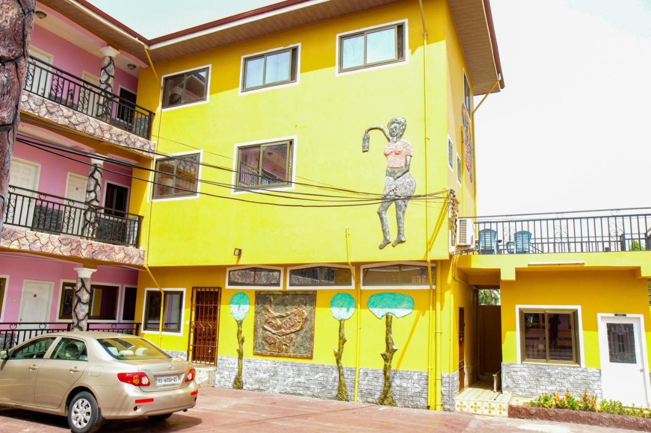 Hilton View Hotel Ogbodjo Екстер'єр фото