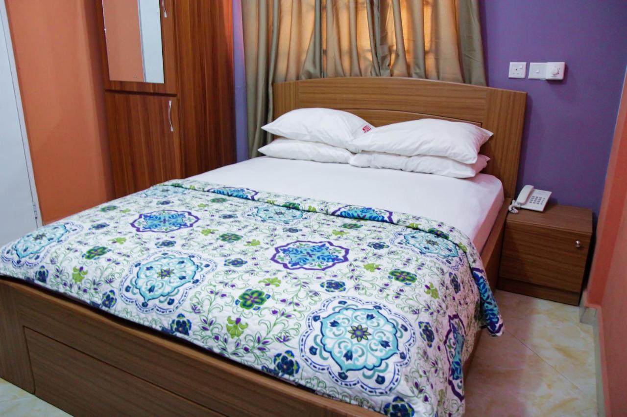 Hilton View Hotel Ogbodjo Екстер'єр фото