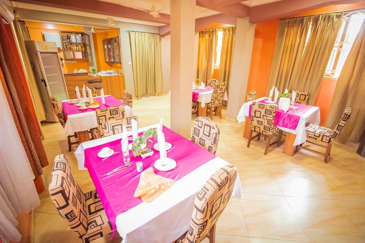 Hilton View Hotel Ogbodjo Екстер'єр фото