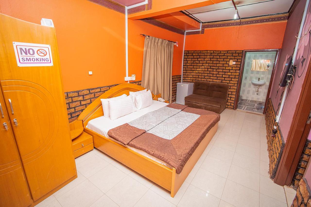 Hilton View Hotel Ogbodjo Екстер'єр фото