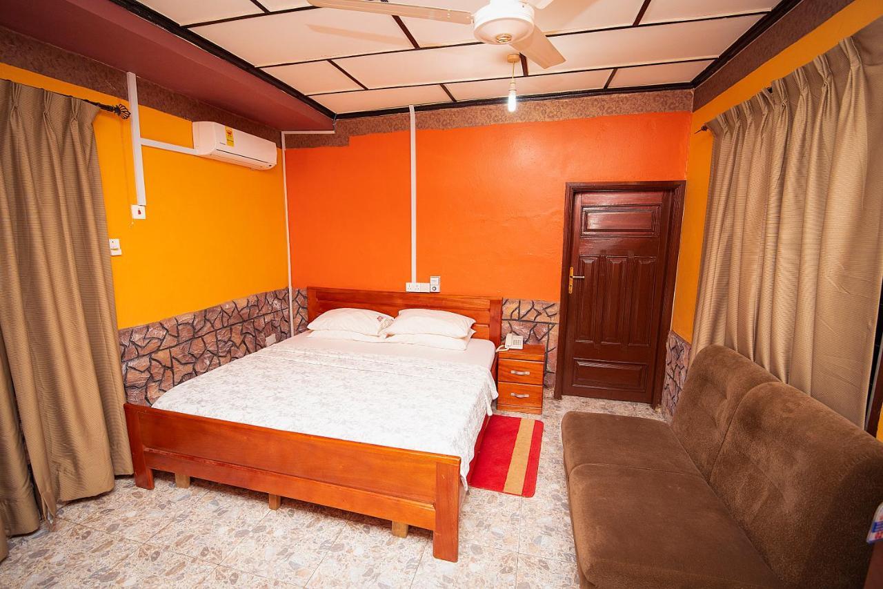 Hilton View Hotel Ogbodjo Екстер'єр фото