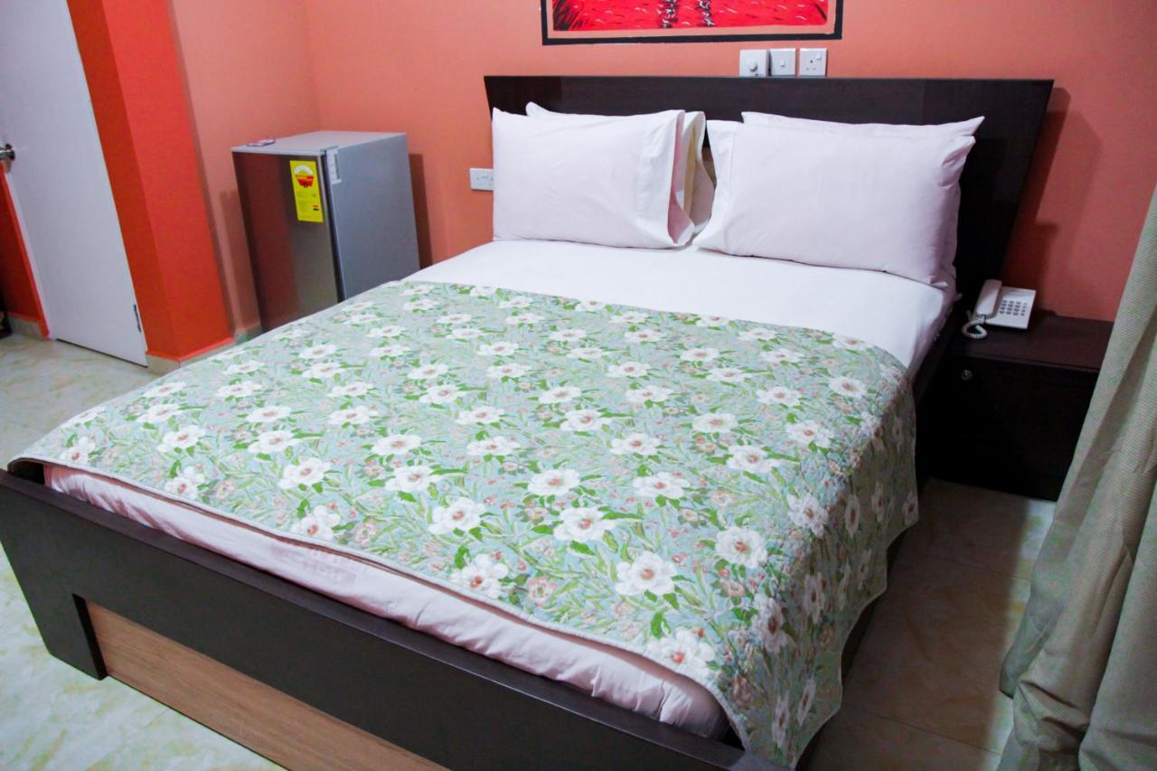 Hilton View Hotel Ogbodjo Екстер'єр фото