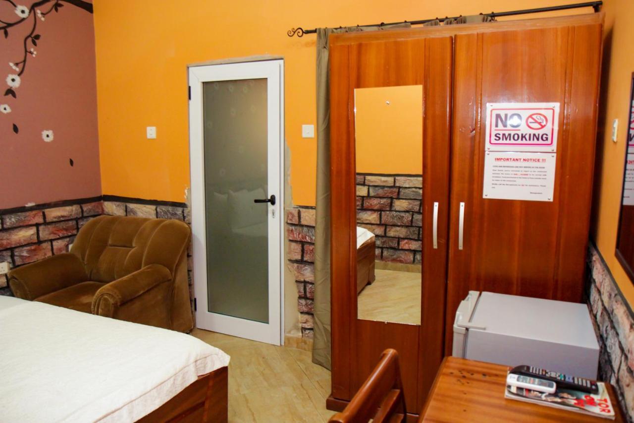 Hilton View Hotel Ogbodjo Екстер'єр фото