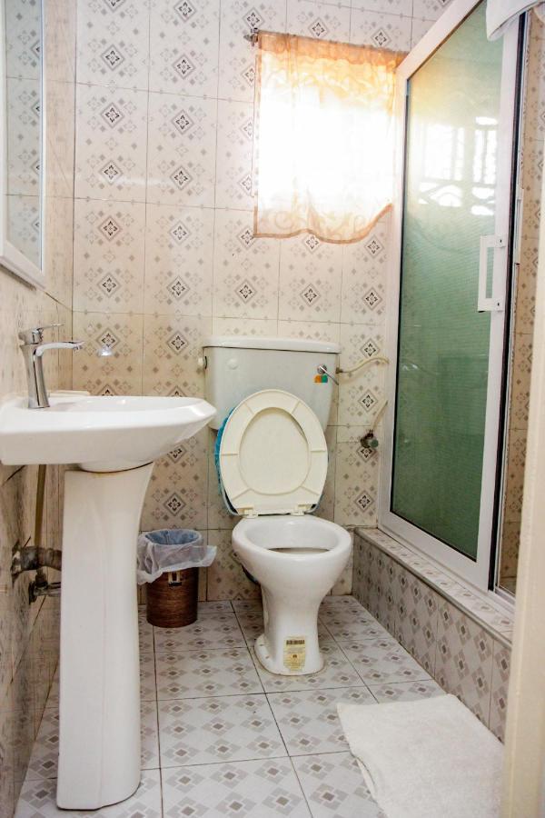 Hilton View Hotel Ogbodjo Екстер'єр фото